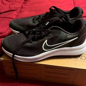 Nike Star Runner shoes